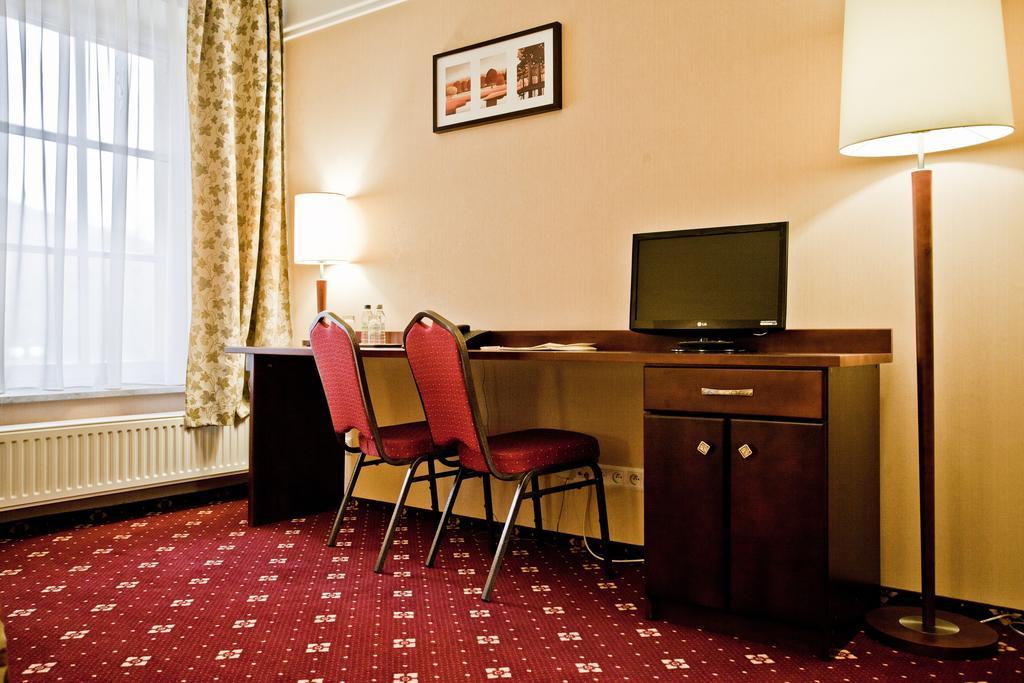 Hotel Stara Szmergielnia Bielsko-Biała Rum bild