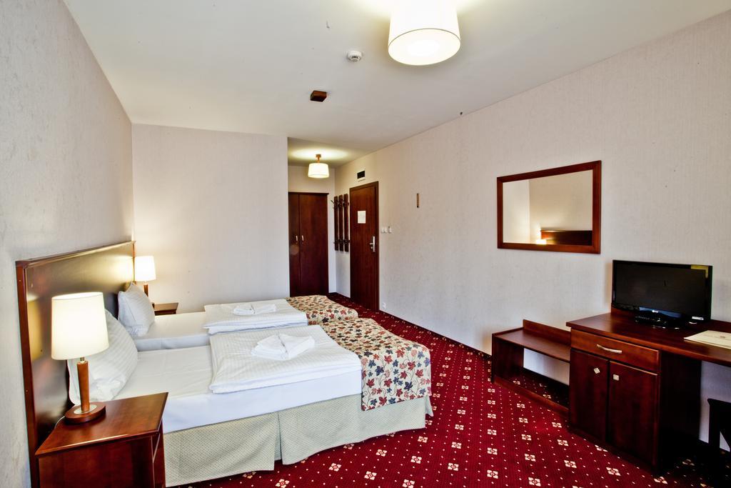 Hotel Stara Szmergielnia Bielsko-Biała Rum bild