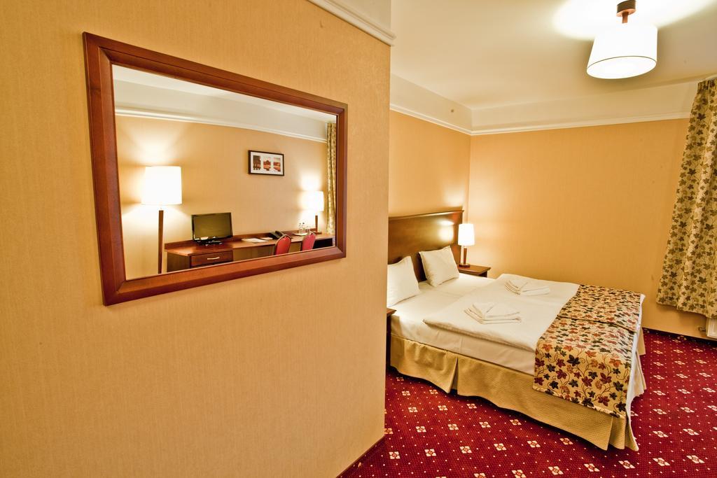 Hotel Stara Szmergielnia Bielsko-Biała Exteriör bild