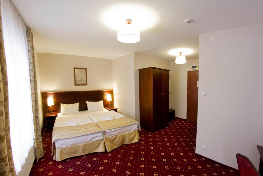 Hotel Stara Szmergielnia Bielsko-Biała Rum bild